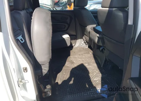 2018 Nissan Titan Xd S Diesel z USA, uszkodzony, nr VIN 1N6BA1F39JN551185